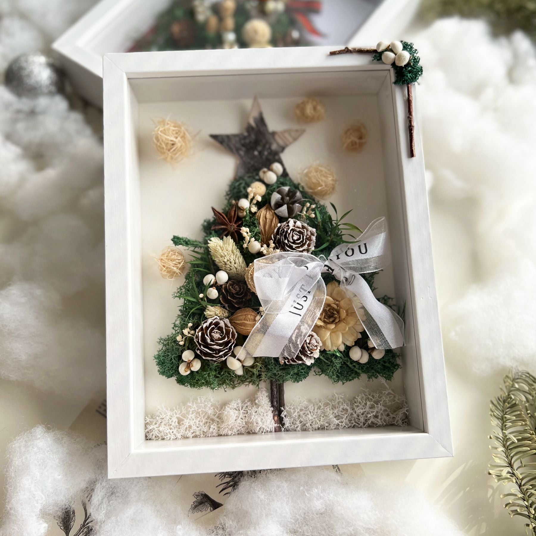 Unleash your creativity this holiday season with our Christmas Tree DIY Photo Frame Material Kit! Perfectly sized at 7 inches, this kit includes everything you need to craft a delightful, personalized photo frame that captures your favorite festive memories. Join family and friends for a fun and memorable DIY project, and make this Christmas truly special with a unique decoration that showcases your cherished moments!