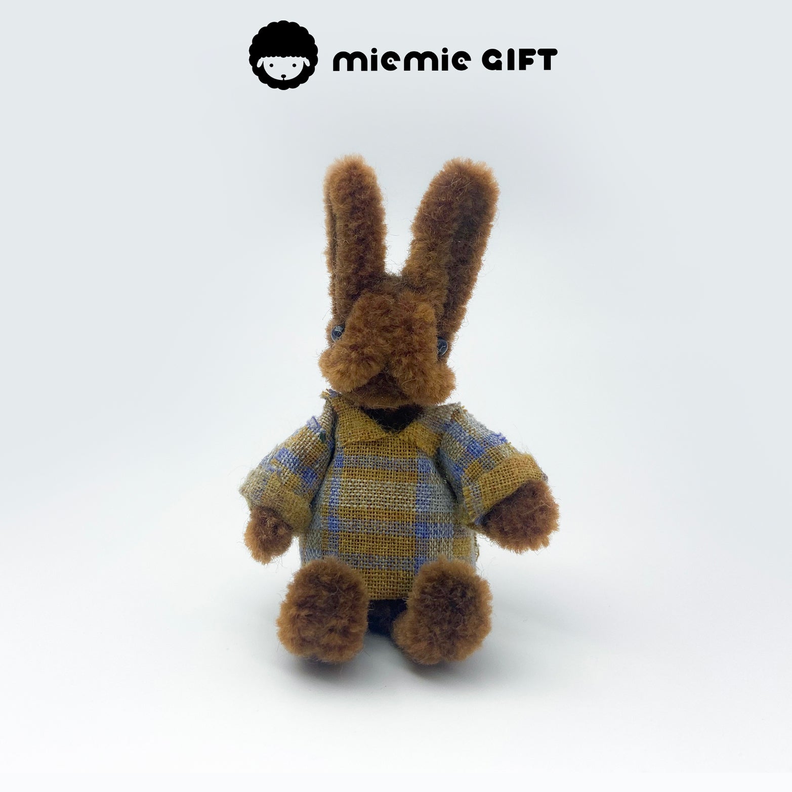 Easter Bunny Fridge Magnet in Brown Wool: Handmade brown bunny fridge magnet made from wool pipe cleaners. High-density and detailed, it’s ideal for Easter crafts and gifts