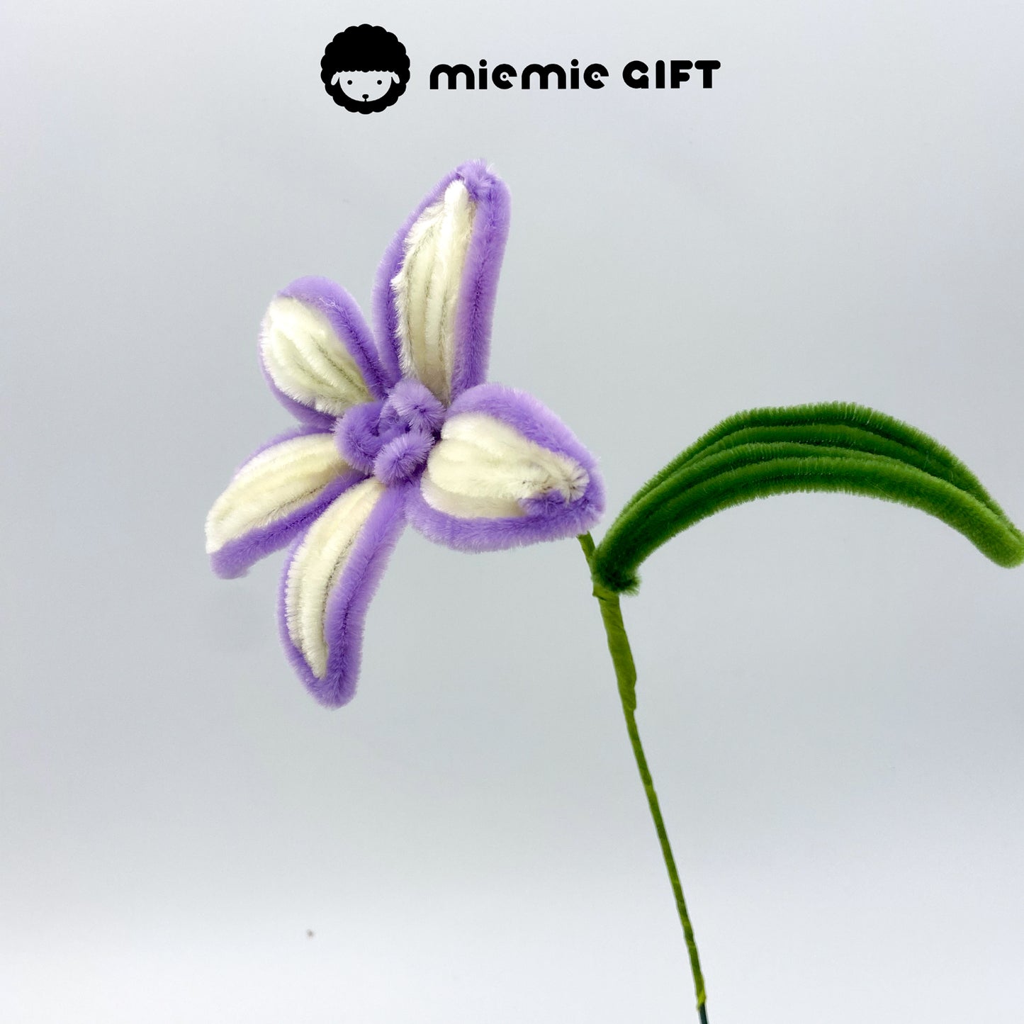 Handmade Bicolor Lily Using High-Quality Chenille Stems: The dense chenille stems create soft yet sturdy petals, making this purple and white lily a beautiful addition to any handmade bouquet.