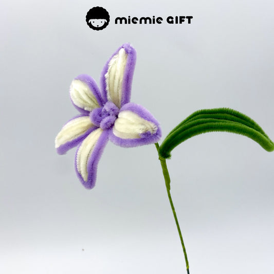 Handmade Bicolor Lily Using High-Quality Chenille Stems: The dense chenille stems create soft yet sturdy petals, making this purple and white lily a beautiful addition to any handmade bouquet.